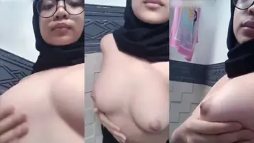 Gadis Hijab Perawan Sange Pamer Bodi Mulus poster