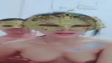Live Show Cewek Cantik Pamer Dada Mendesah poster